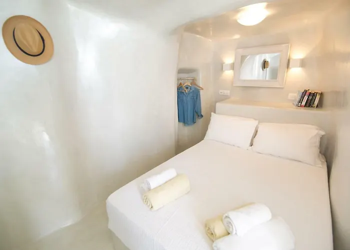 White Cave House Oia