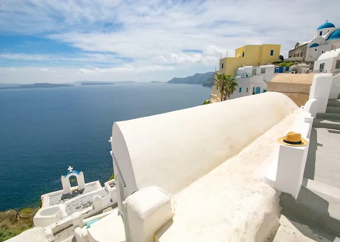 Holiday home White Cave House