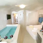 White Cave House Ия