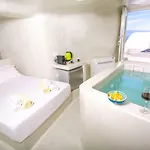 White Cave House Ия