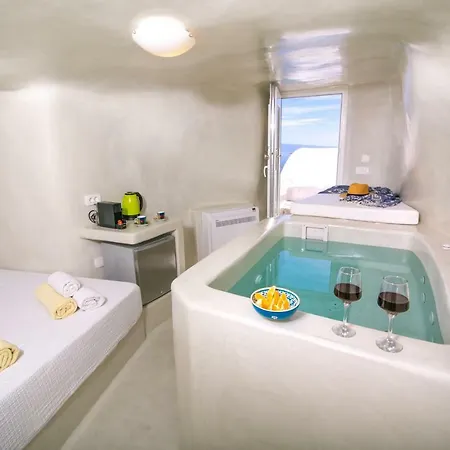 Nyaraló White Cave House *