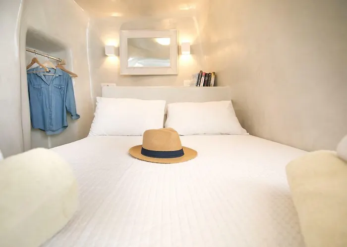 White Cave House イア