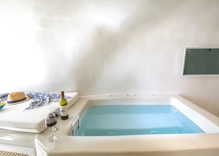 White Cave House Oia (Santorini)