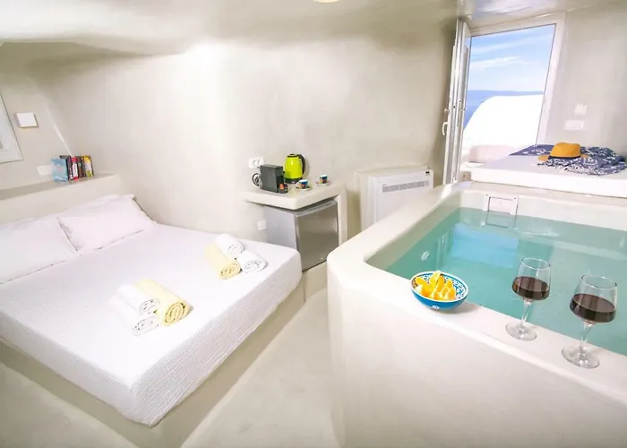 White Cave House Oia (Santorini)